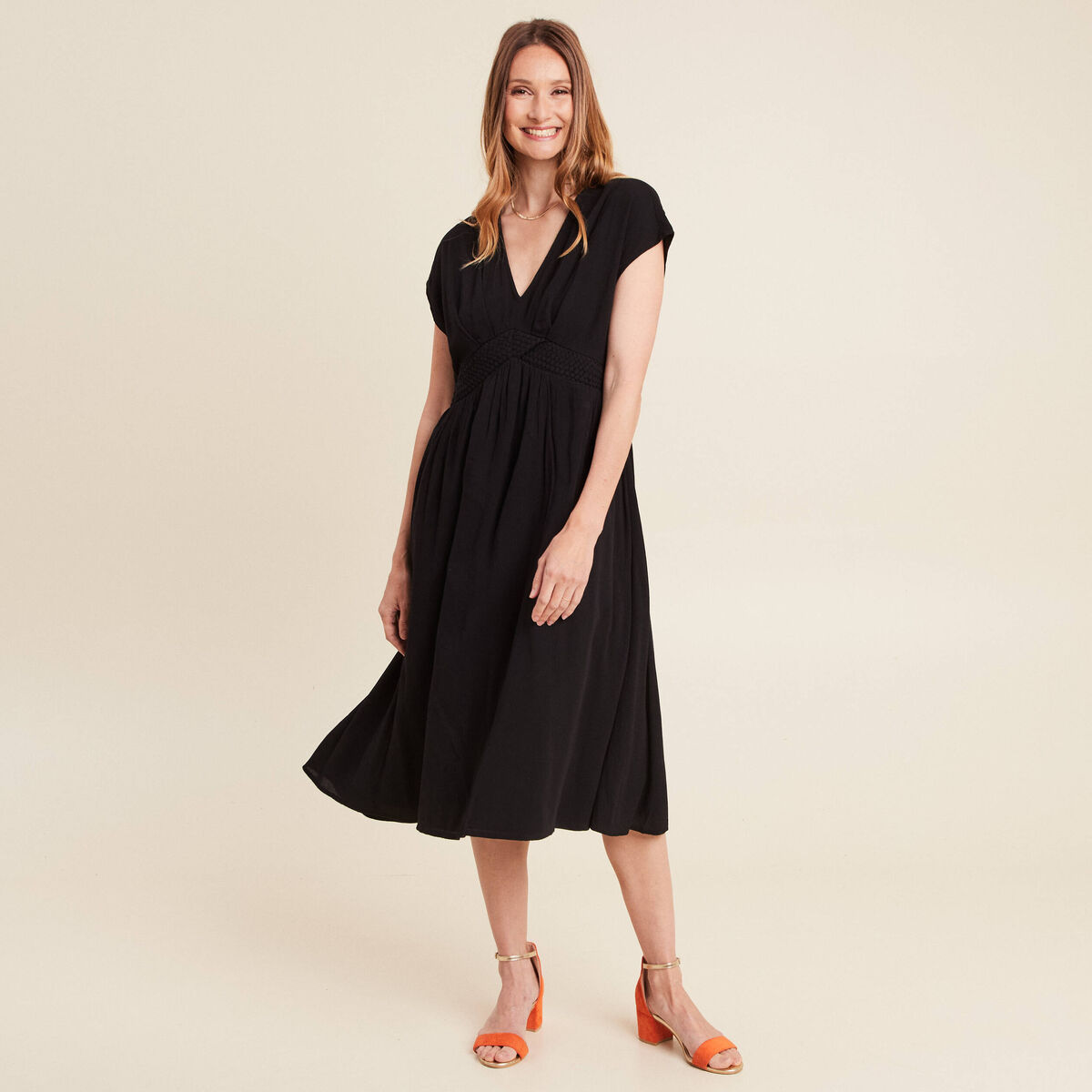 Robe évasée courte manches courtes noir femme