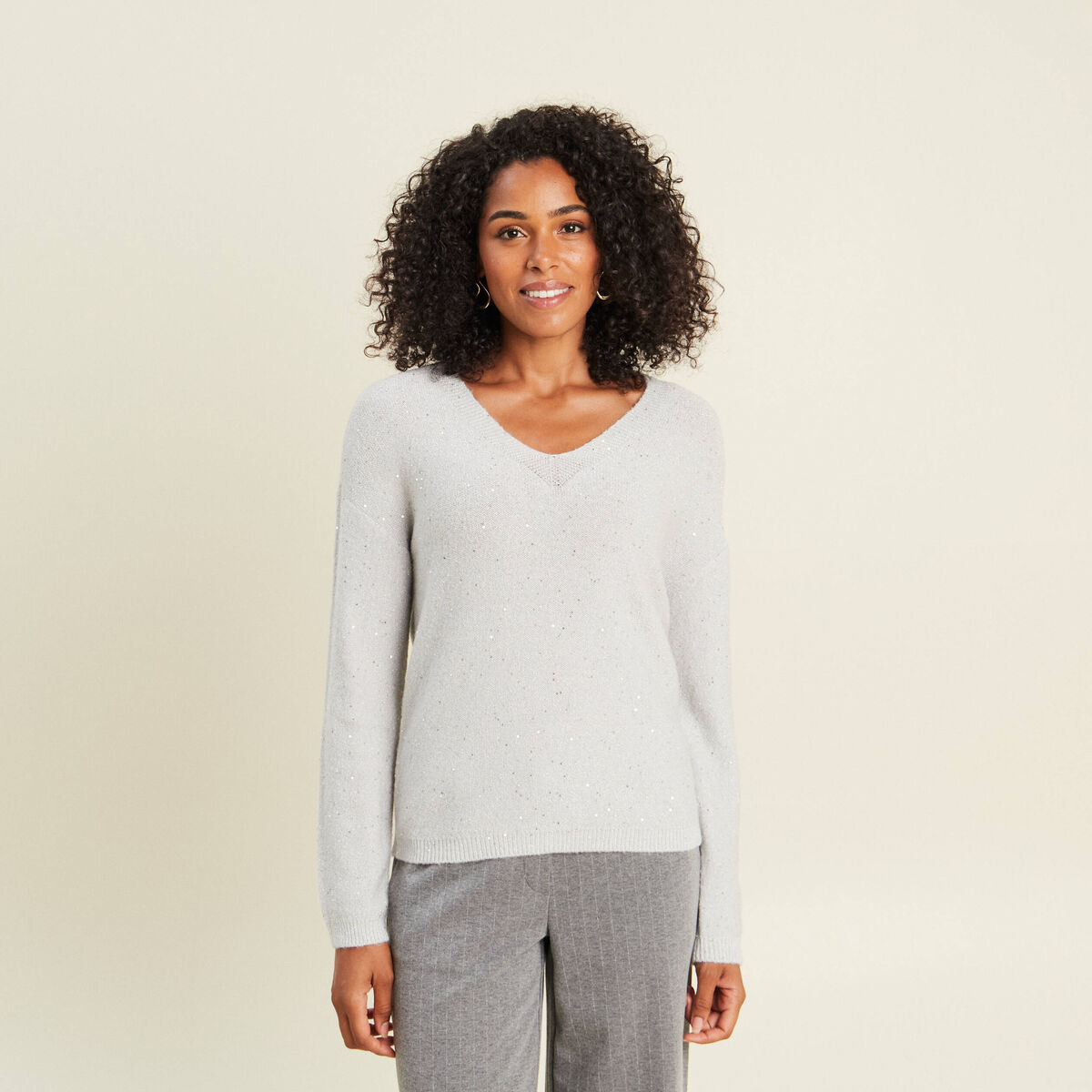 Pull col v manches longues &agrave; sequins gris clair femme