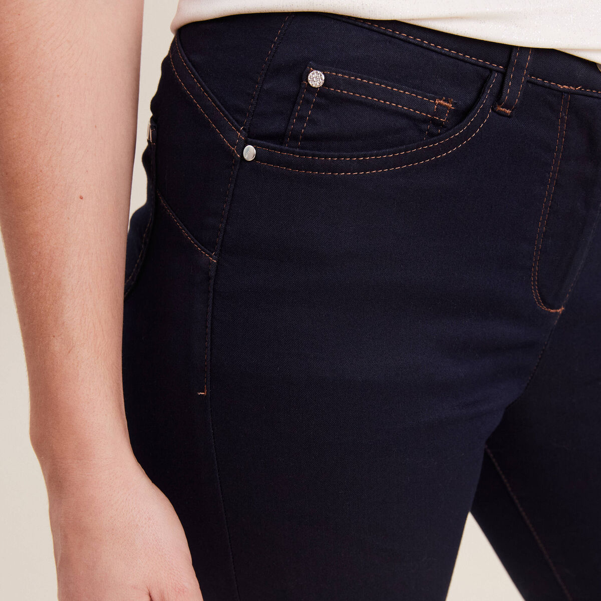 Jean magique Le L&eacute;ger coupe ajust&eacute;e long denim brut femme