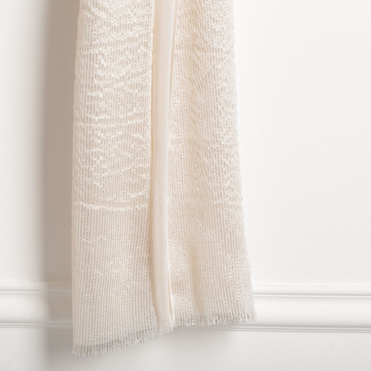 Foulard brillant &agrave; franges ecru femme