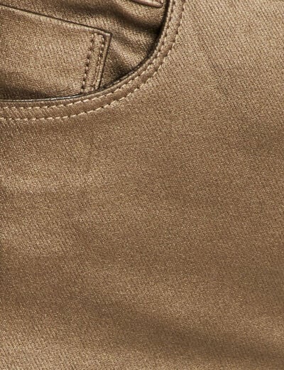 Pantalon ajust&eacute; taille bascul&eacute;e enduit vert kaki femme