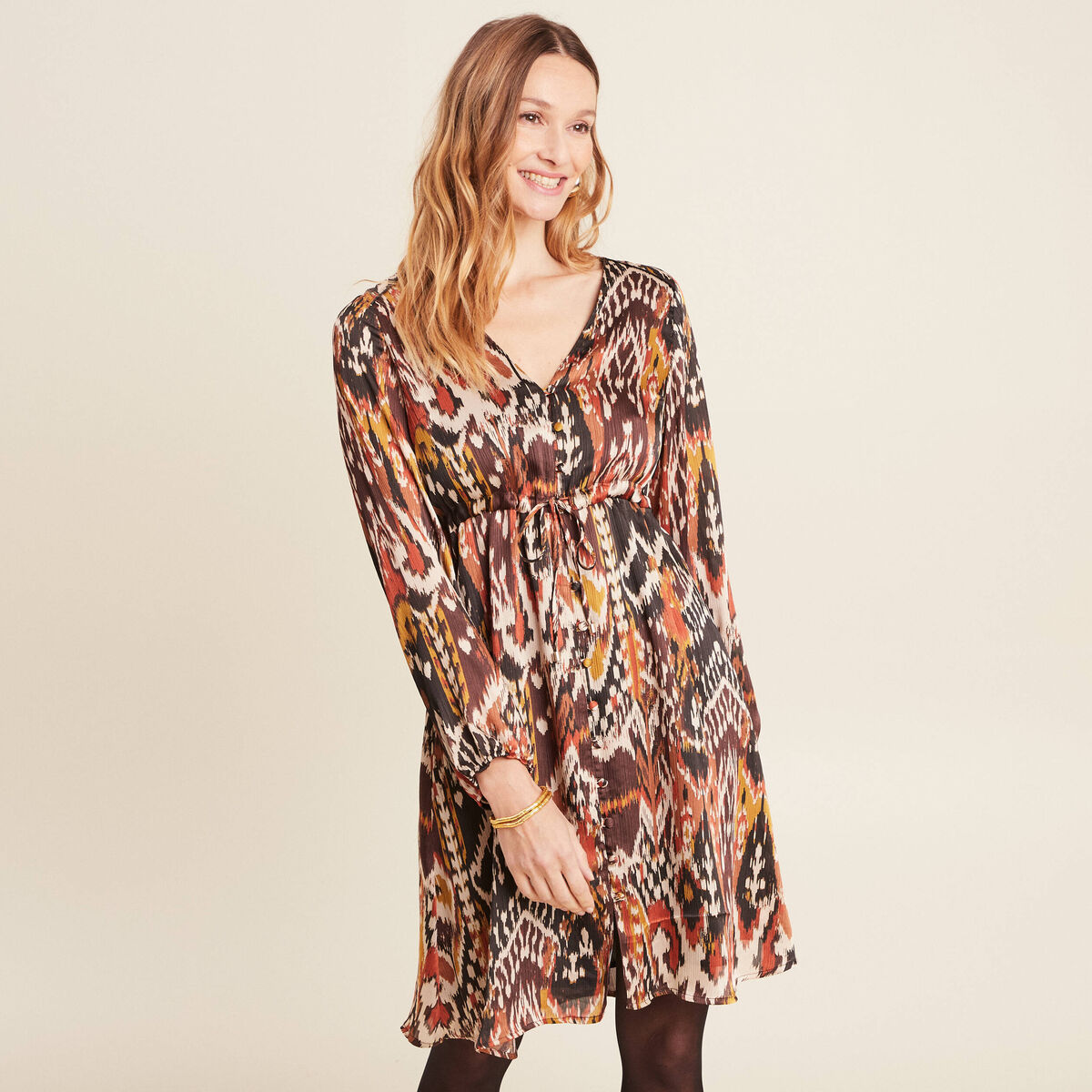 Robe évasée satin boutonnée noir femme