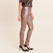 Pantalon iris&eacute; en similicuir marron fonc&eacute; femme