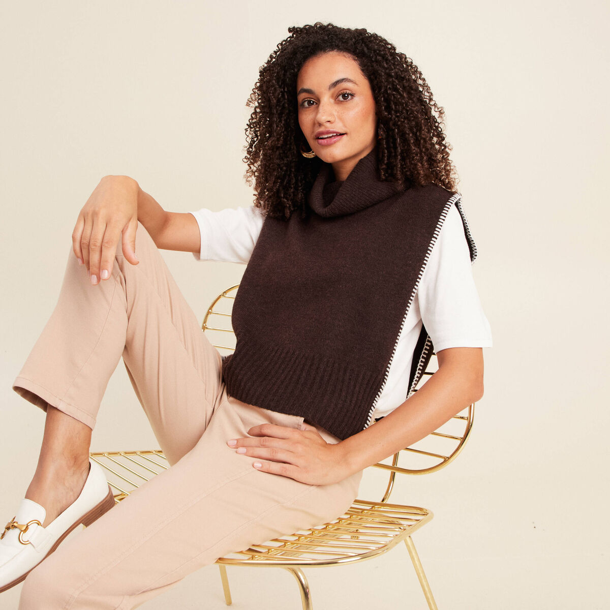 Pull sans manches aspect laineux marron fonc&eacute; femme