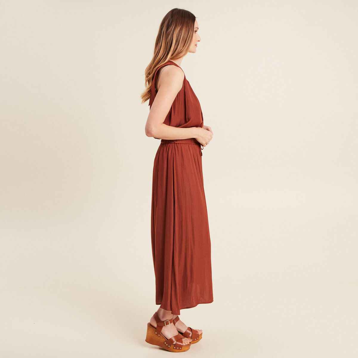 Jupe longue évasée satin marron foncé femme