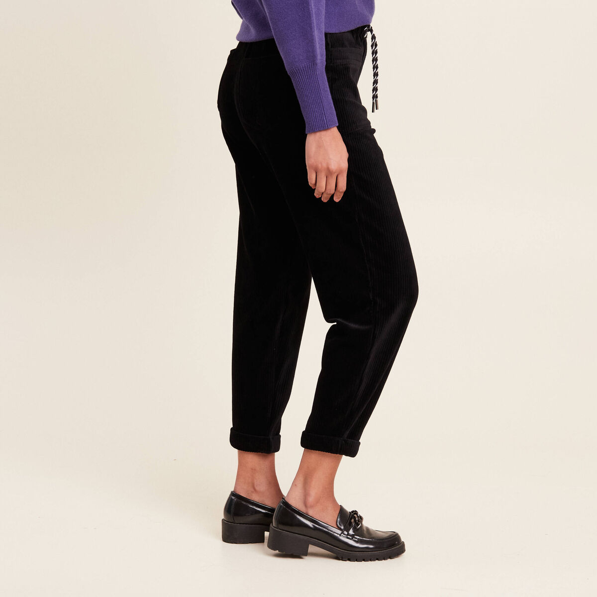 Pantalon coupe mom en velours noir femme