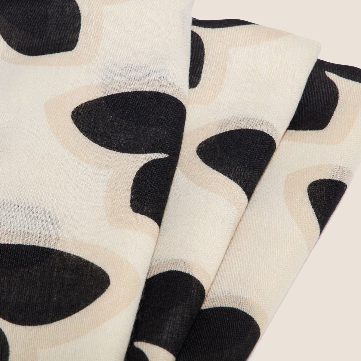 &Eacute;tole satin&eacute;e en polyester recycl&eacute; noir femme