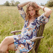 Robe courte &eacute;vas&eacute;e col v manches 3/4 bleu femme