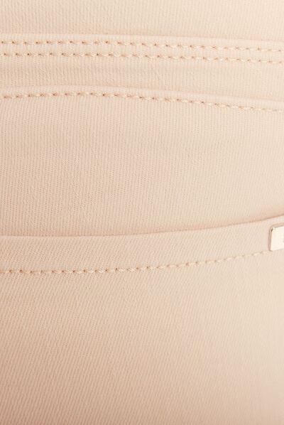 Jean magique ajusté taille standard ivoire femme