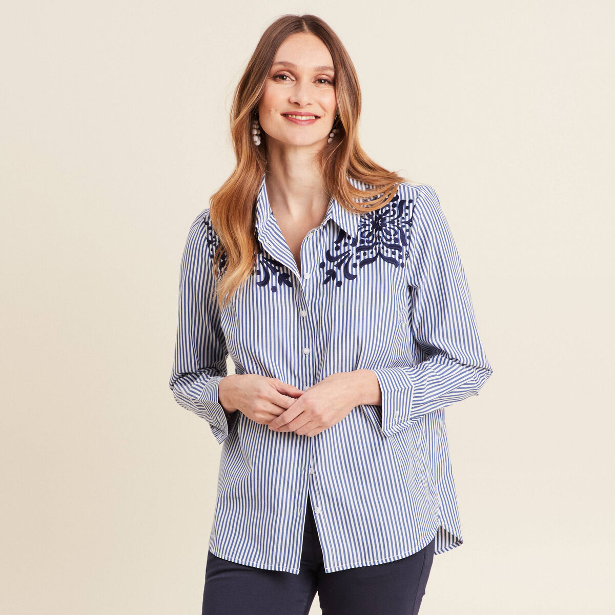 Chemise manches longues brodée bleu femme