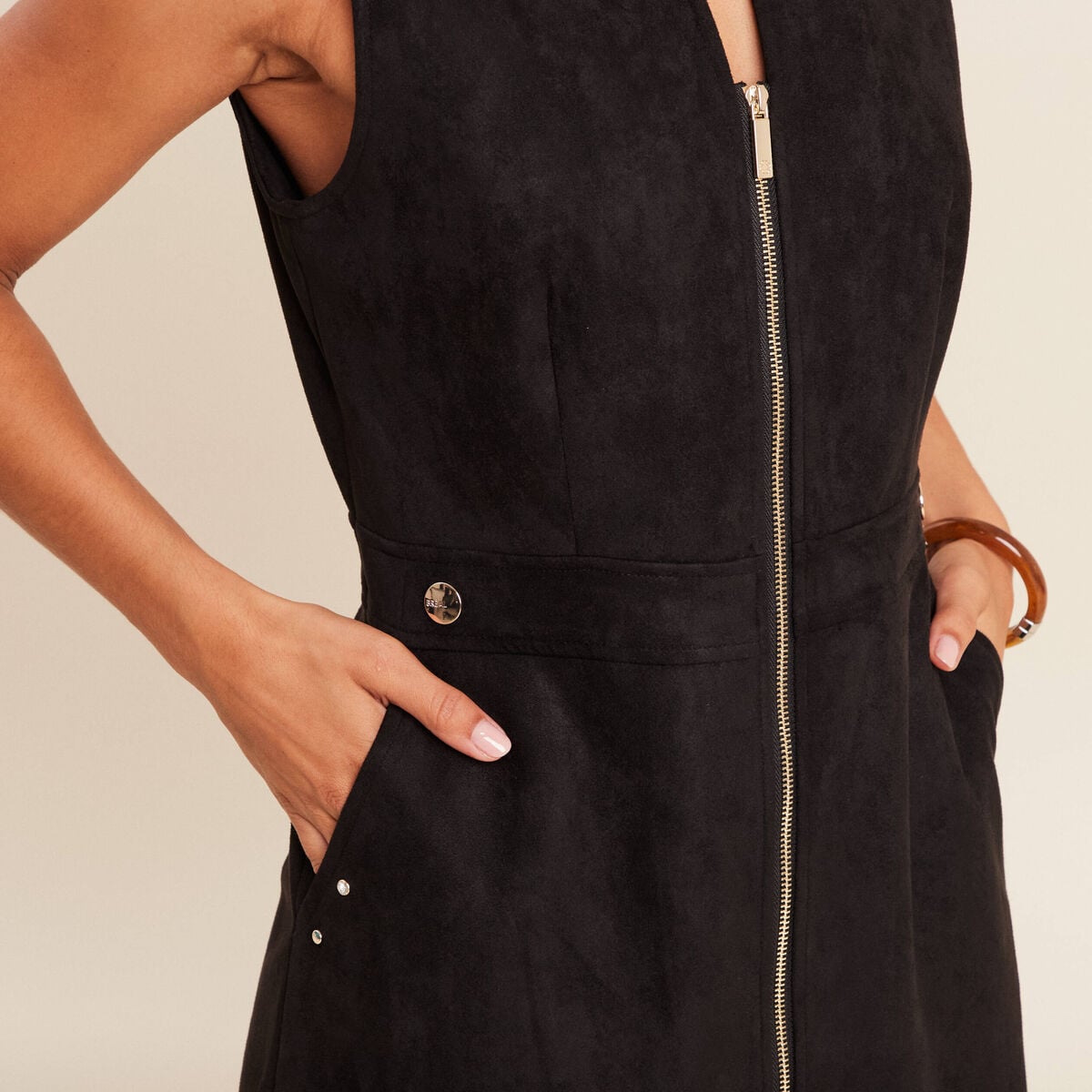 Robe sans manches col rond aspect daim noir femme