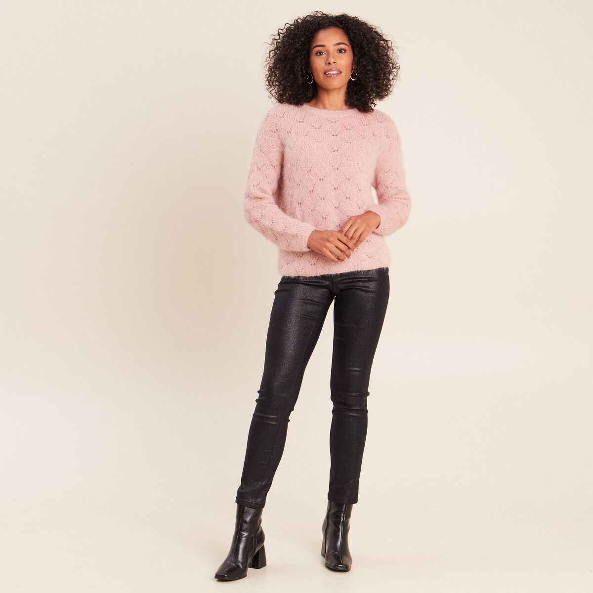 Pantalon iris&eacute; en similicuir noir femme