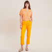 Pantalon coupe chino en lin ceintur&eacute; jaune or femme