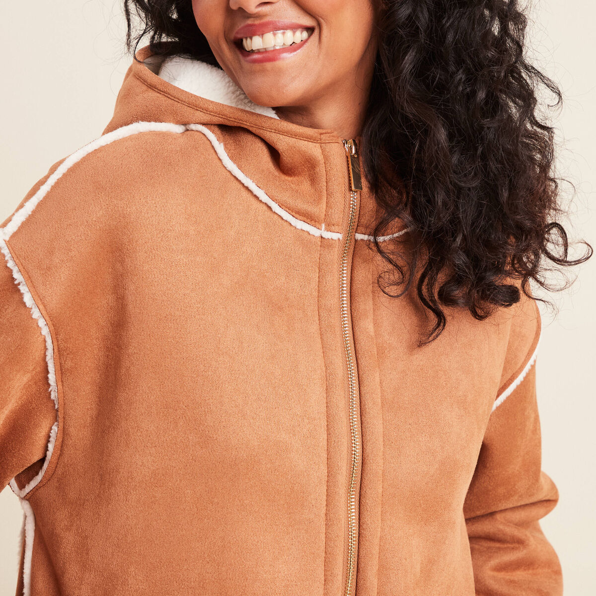 Manteau su&eacute;dine &agrave; capuche marron femme