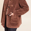 Manteau droit court en bouclette marron fonc&eacute; femme