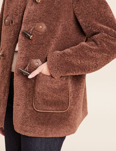 Manteau droit court en bouclette marron fonc&eacute; femme