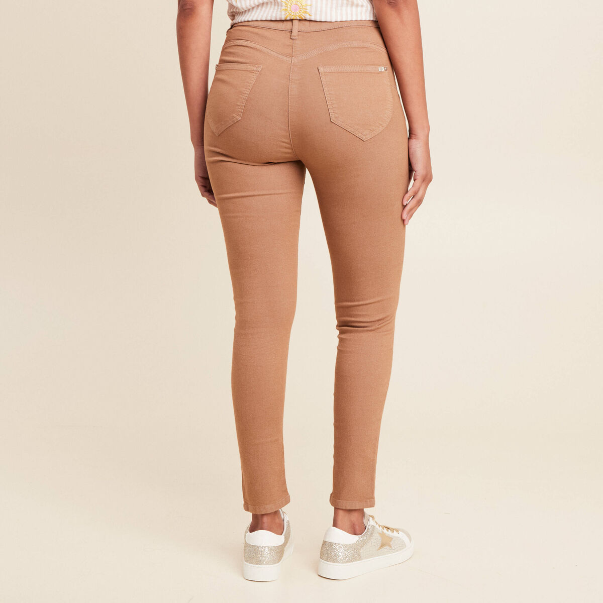 Pantalon magique Le L&eacute;ger coupe ajust&eacute;e marron femme