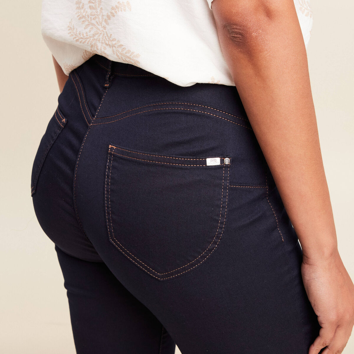 Jean magique Le L&eacute;ger ajust&eacute; 7/8&egrave;me denim brut femme