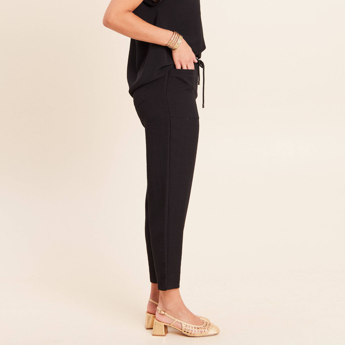 Pantalon mom 7/8&egrave;me en coton noir femme