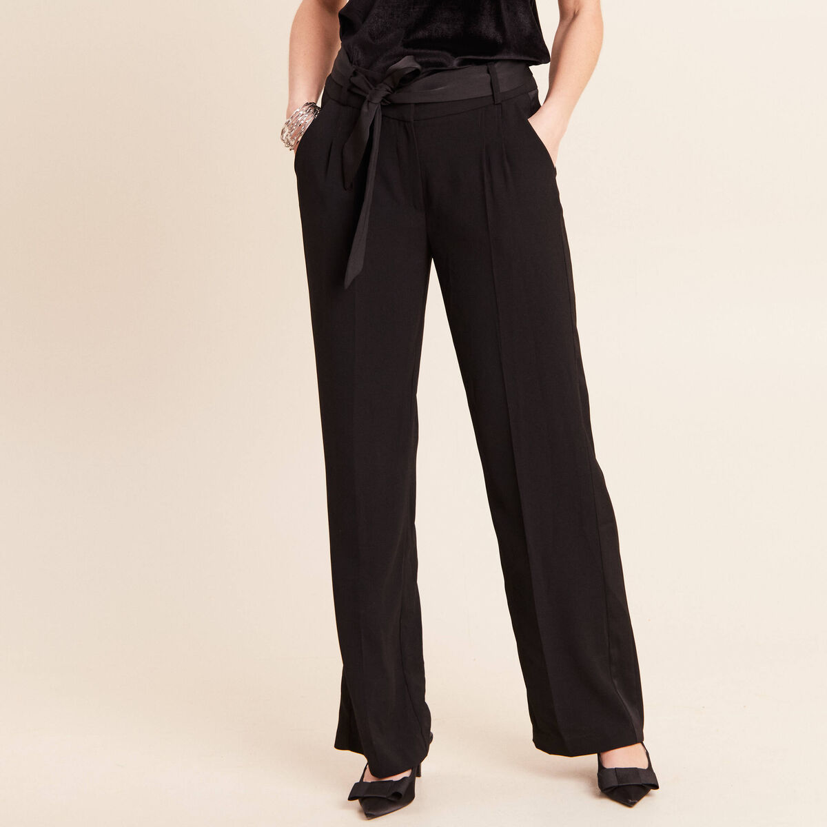 Pantalon satin&eacute; coupe droite noir femme