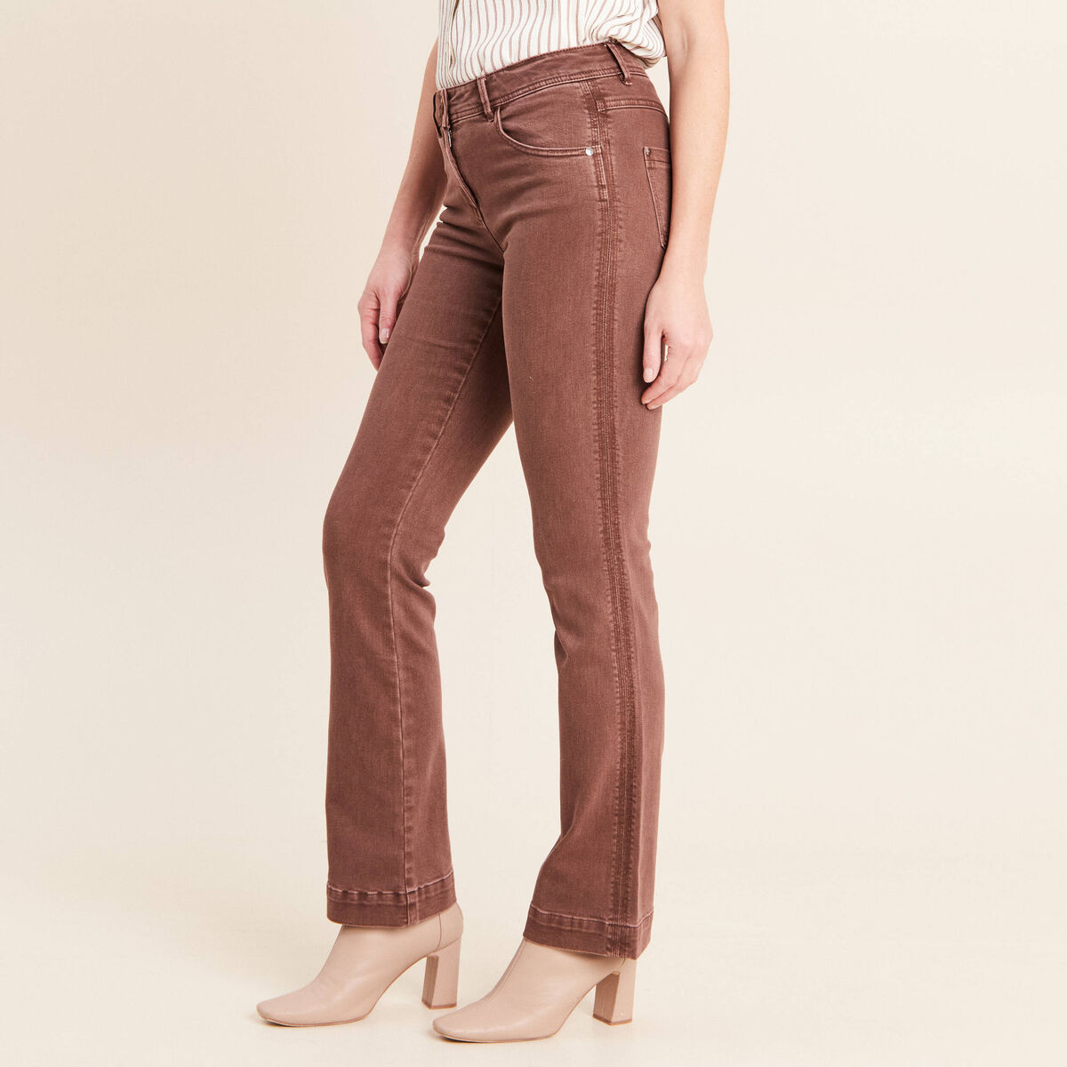 Jean bootcut taille bascul&eacute;e marron femme