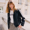 Blouson capuche bas resserr&eacute; similicuir noir femme