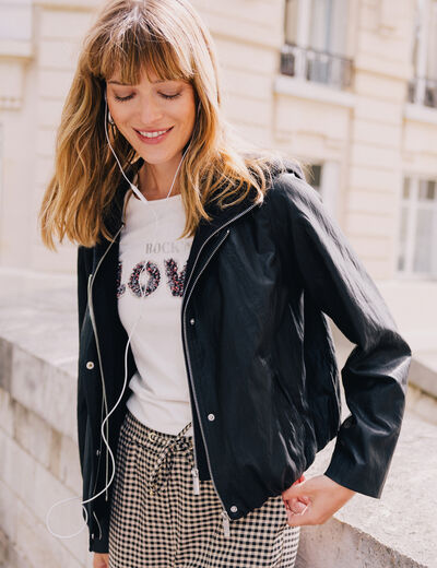 Blouson capuche bas resserr&eacute; similicuir noir femme