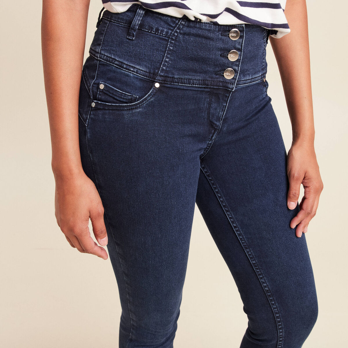 Jean magique Le Gainant coupe ajust&eacute;e denim brut femme