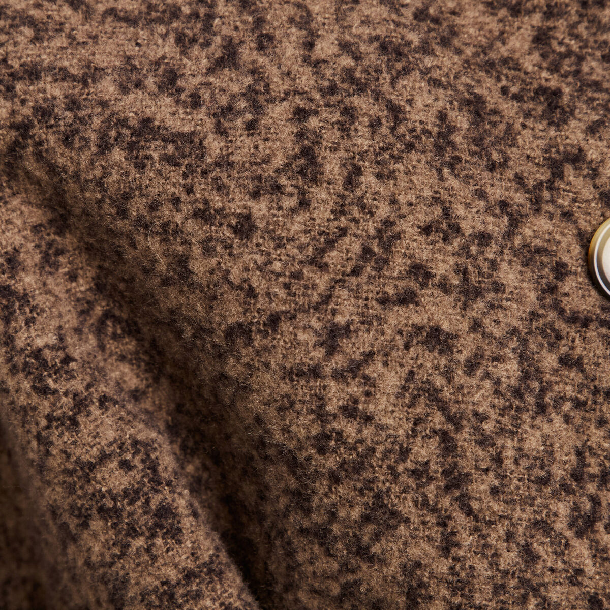 Poncho ceintur&eacute; en polyester recycl&eacute; camel femme
