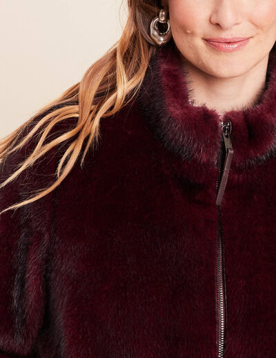 Manteau en fausse fourrure col montant bordeaux femme