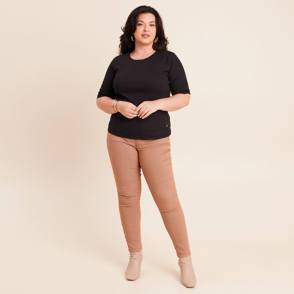 T-shirt ajust&eacute; col rond manches coudes noir femme