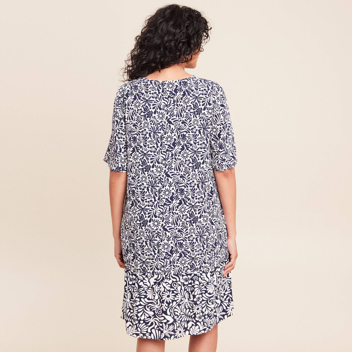 Robe courte &eacute;vas&eacute;e col V bleu femme