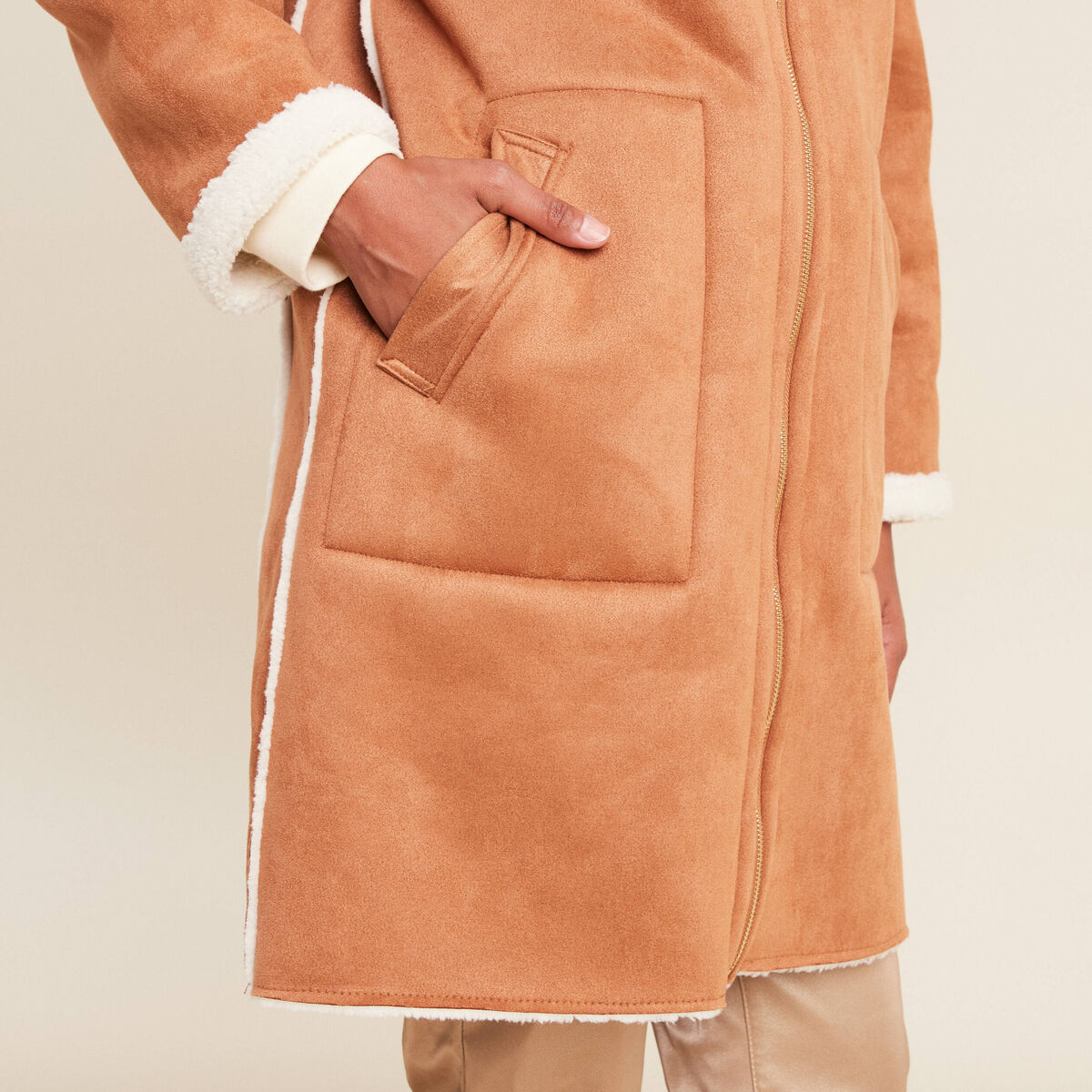 Manteau su&eacute;dine &agrave; capuche marron femme