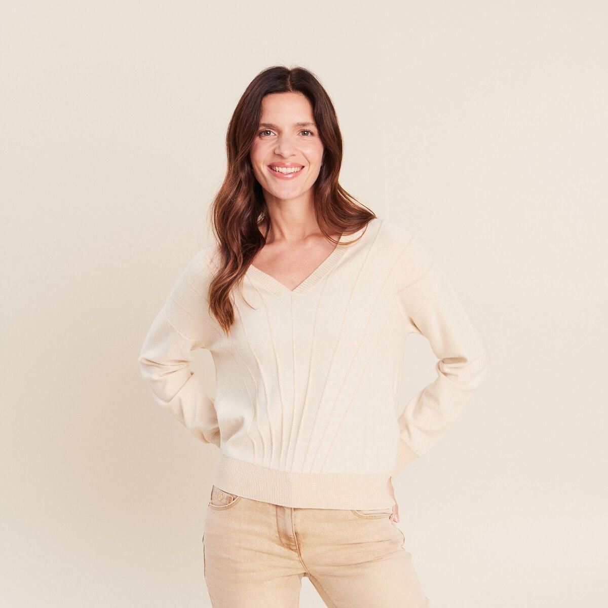 Pull ajust&eacute; col v manches longues couleur or femme