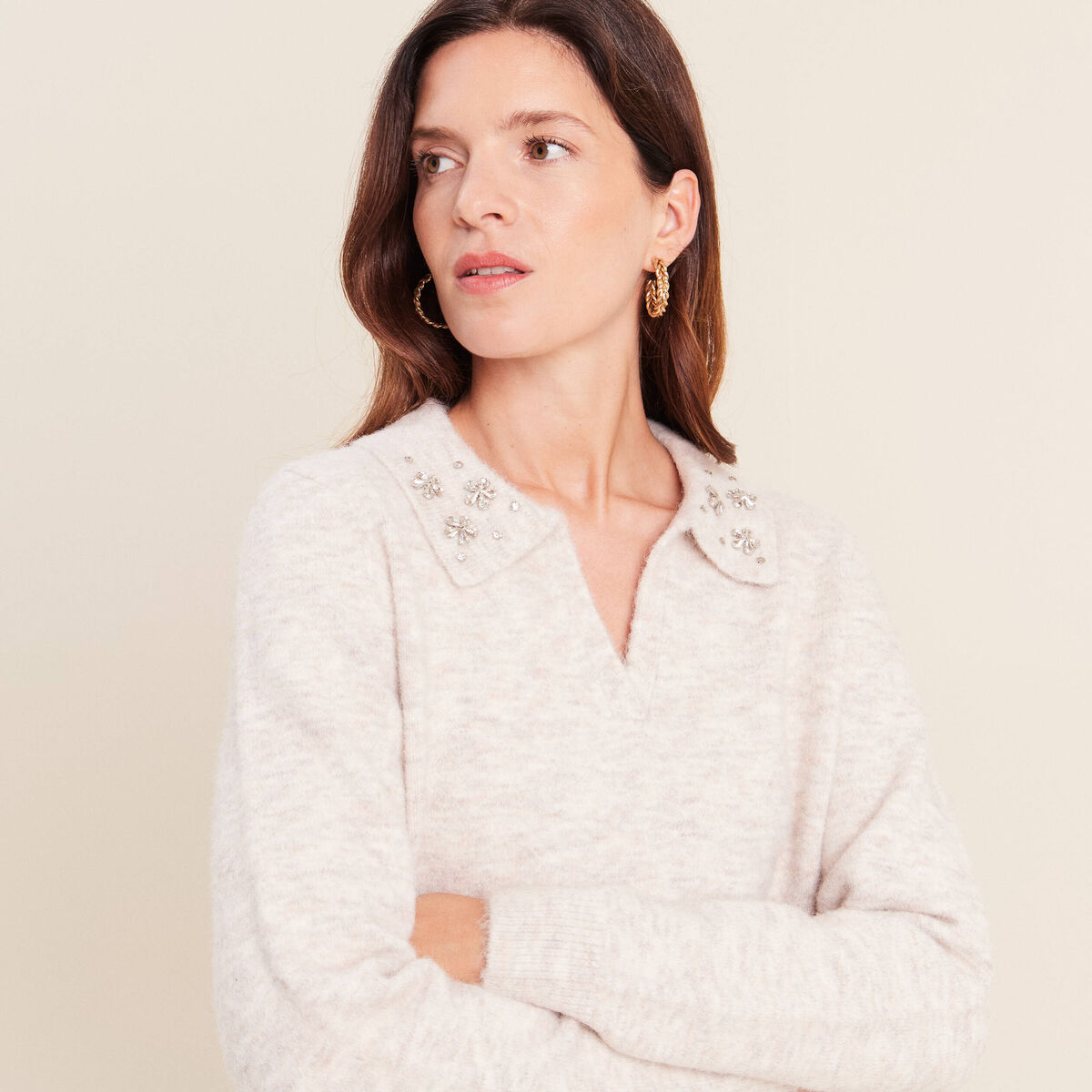 Pull col polo et d&eacute;tails bijout&eacute;s beige femme