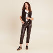 Pantalon coupe mom simili cuir marron fonc&eacute; femme