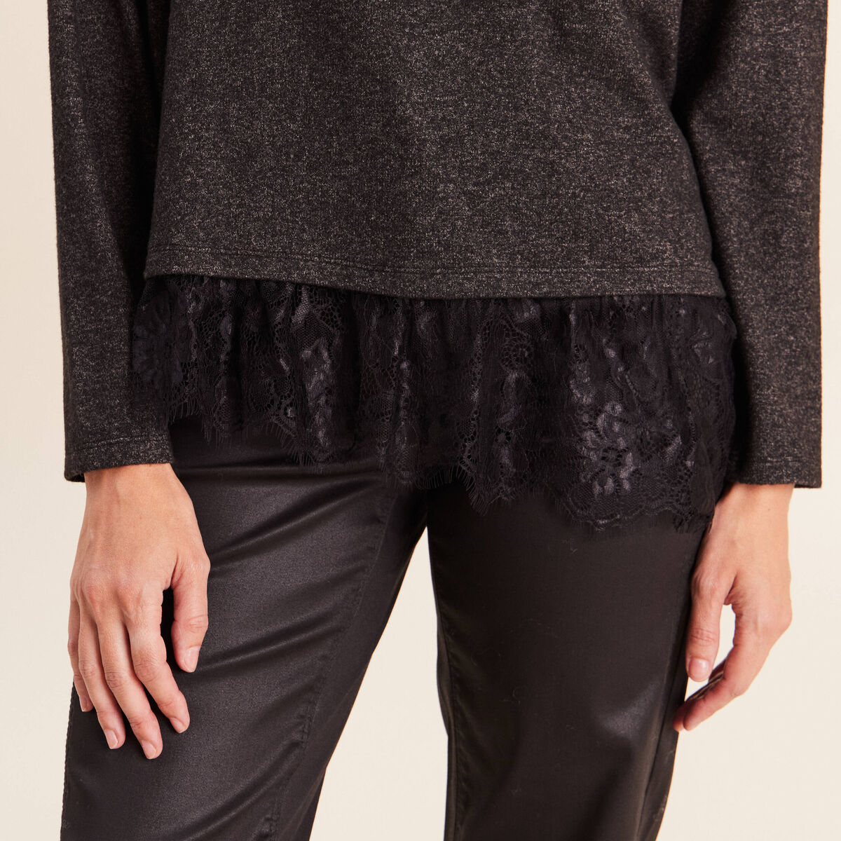 Pull col rond manches longues dentelle gris fonc&eacute; femme