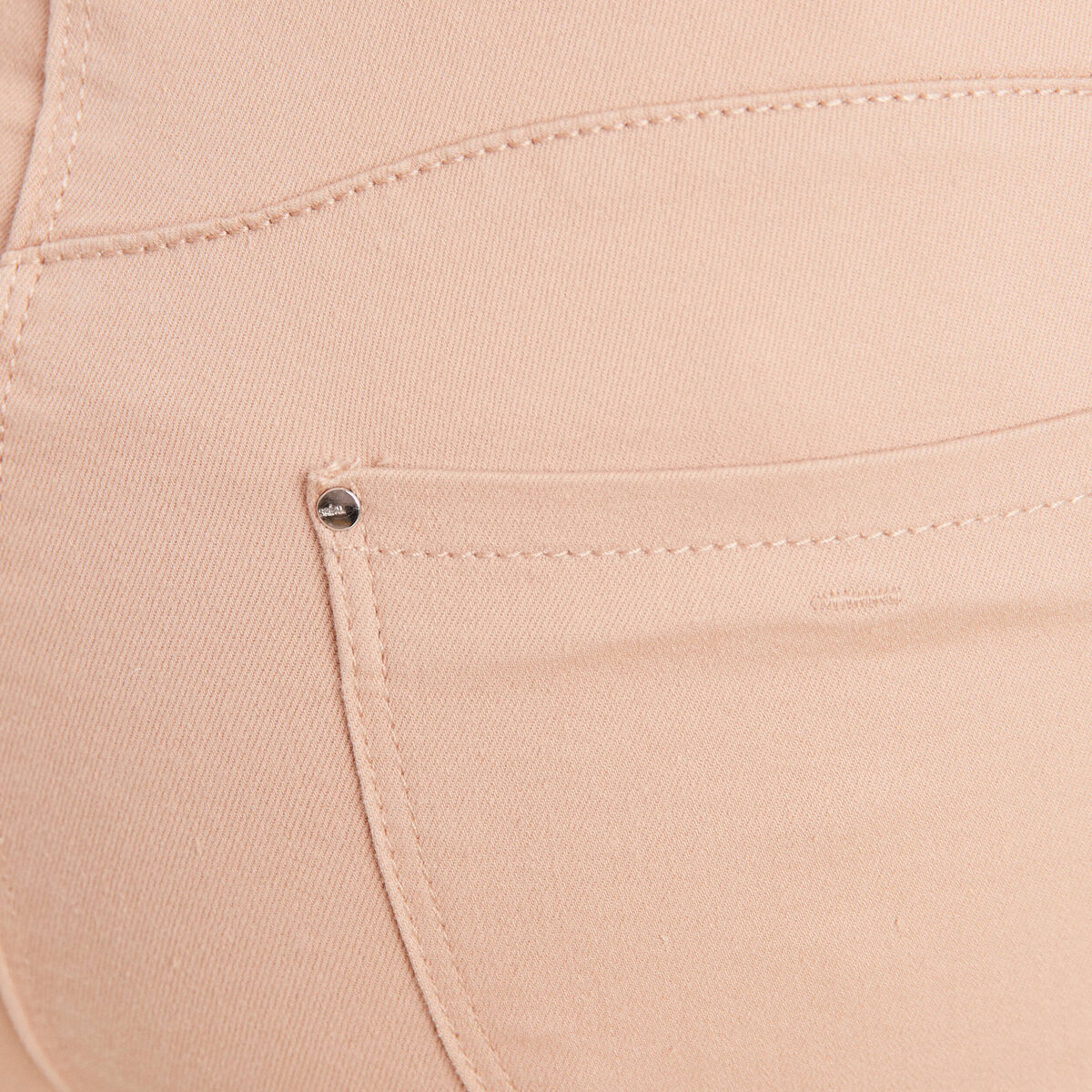 Bermuda ajusté ceinturé beige femme