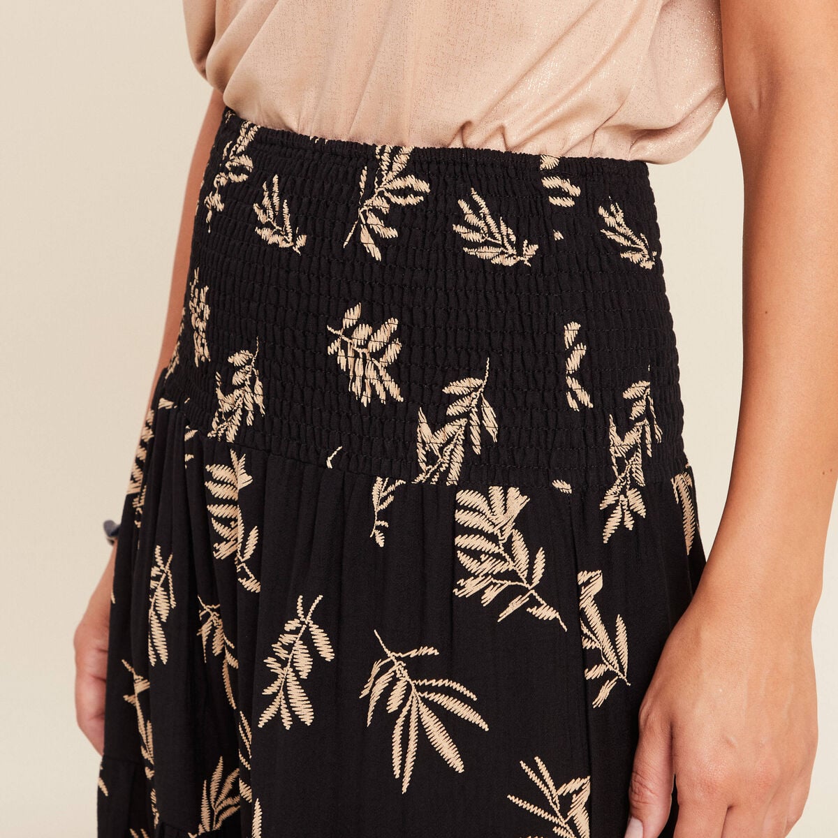 Jupe avec broderie noir femme