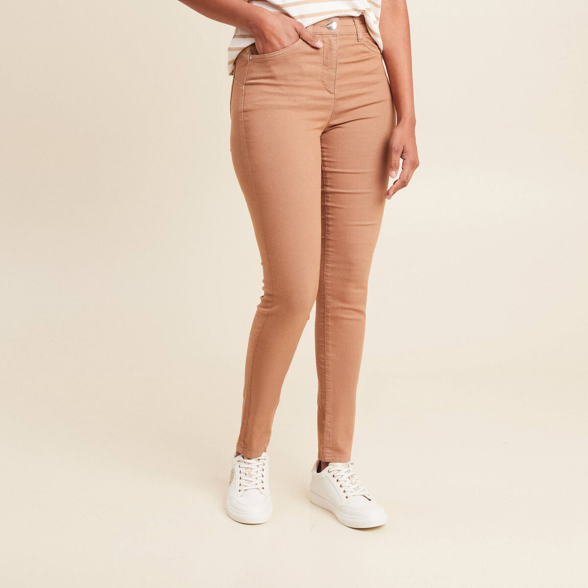 Pantalon magique Le L&eacute;ger coupe ajust&eacute;e marron femme