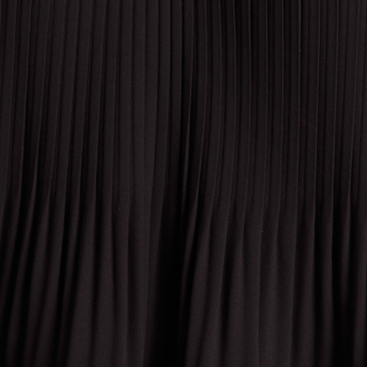 Robe pliss&eacute;e sans manches col v noir femme