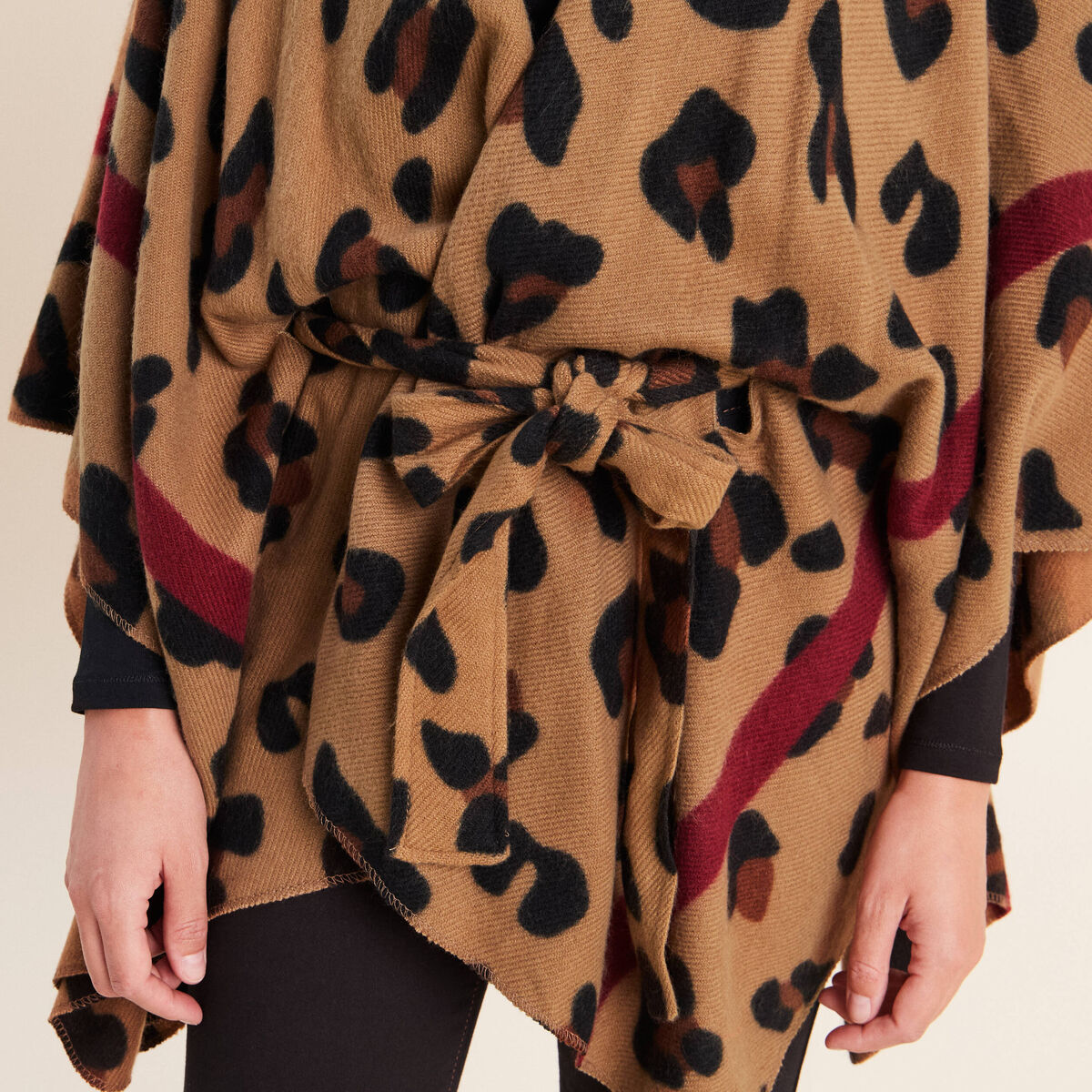 Poncho ceintur&eacute; taupe femme