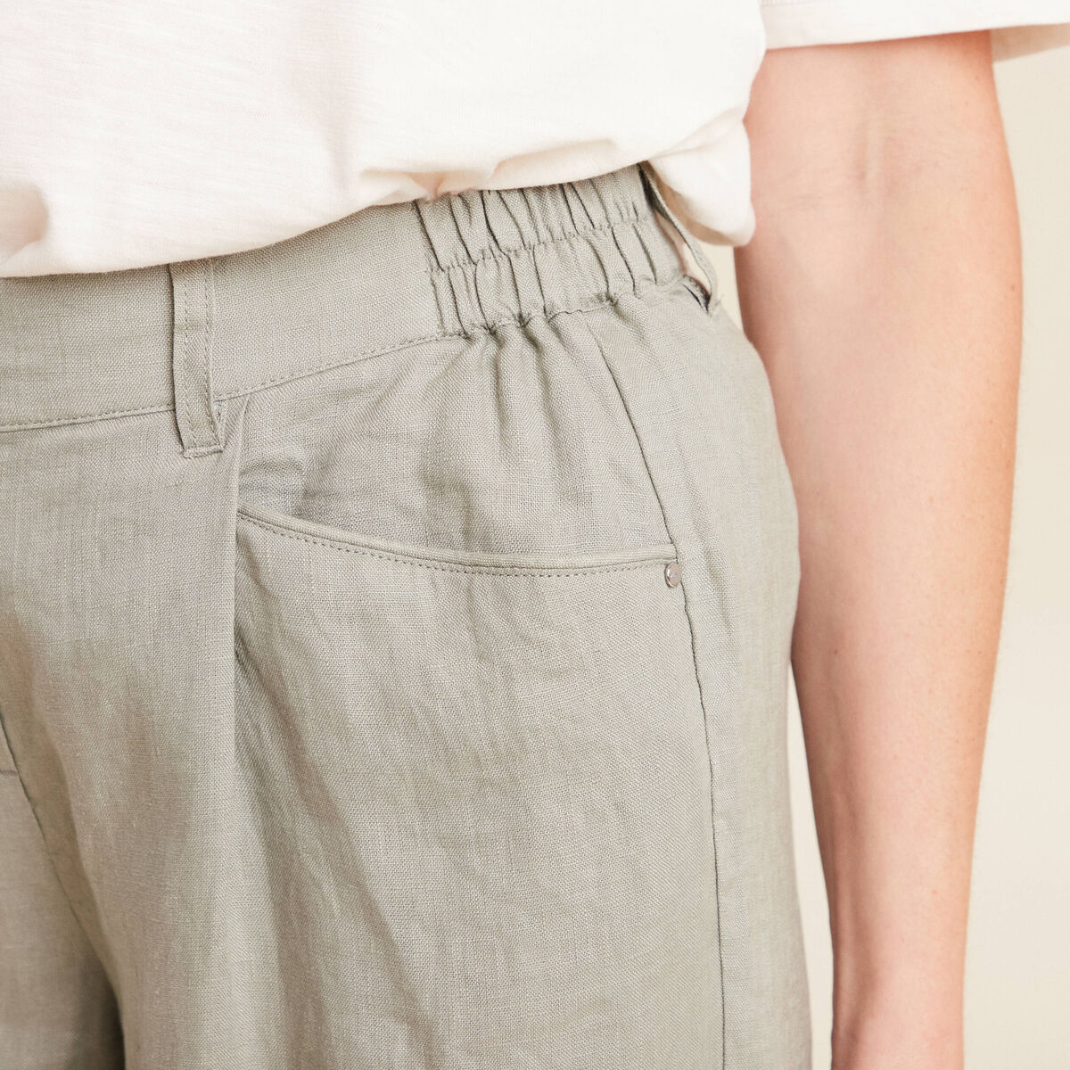 Pantalon droit 7/8ème en lin vert clair femme