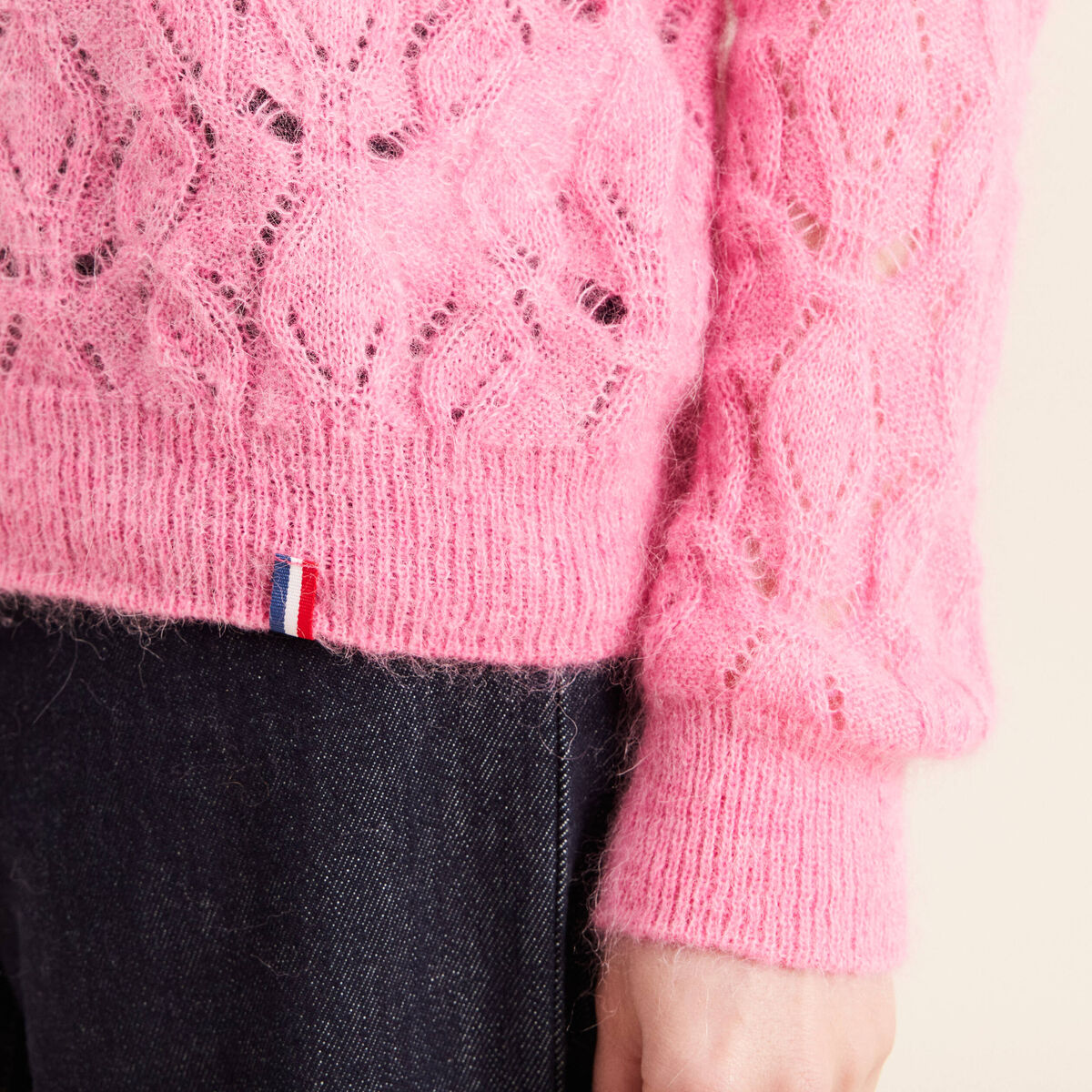 Pull ajour&eacute; col rond manches longues rose fushia femme
