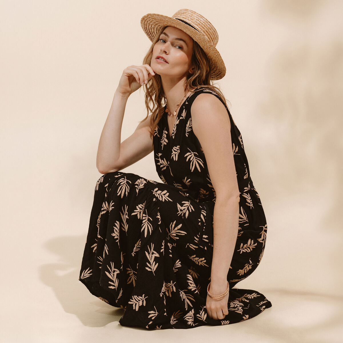 Robe longue &eacute;vas&eacute;e col v sans manches noir femme