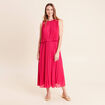 Robe longue &eacute;vas&eacute;e pliss&eacute;e sans manches rose fushia femme