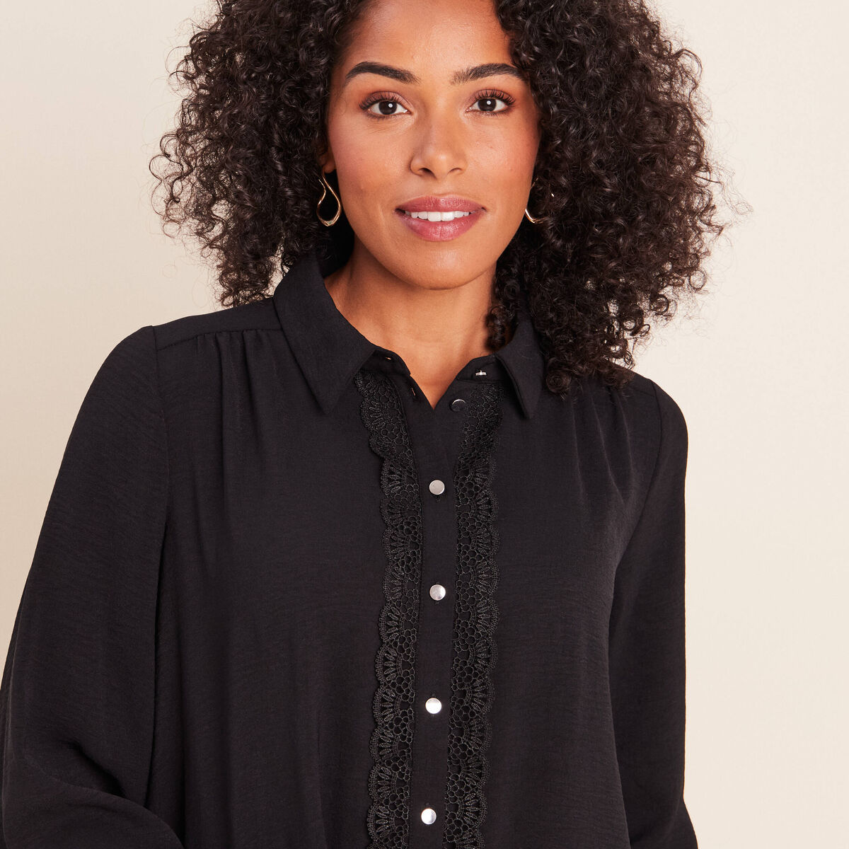Chemise fluide manches longues dentelle noir femme