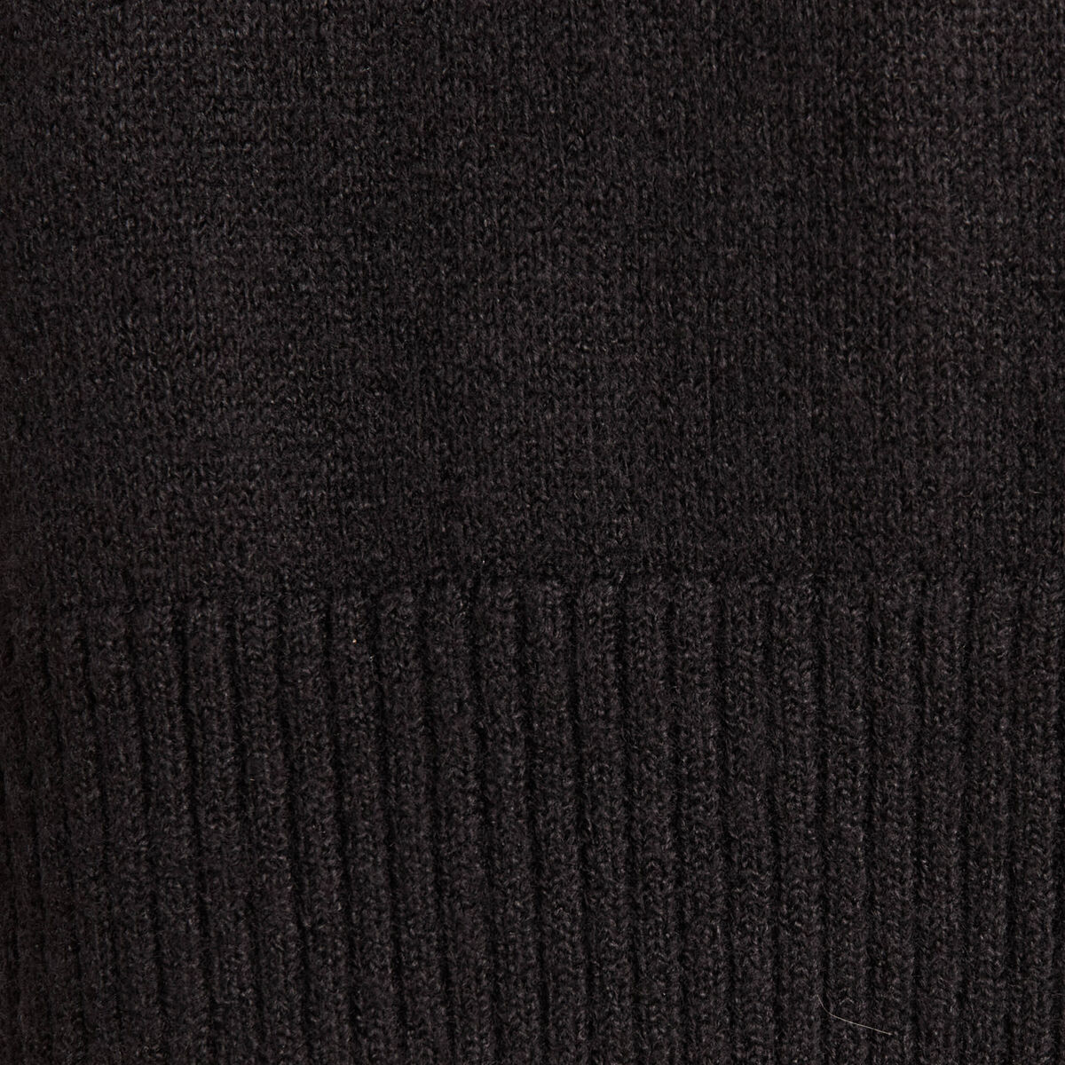 Plastron tricot&eacute; col boutonn&eacute; noir femme