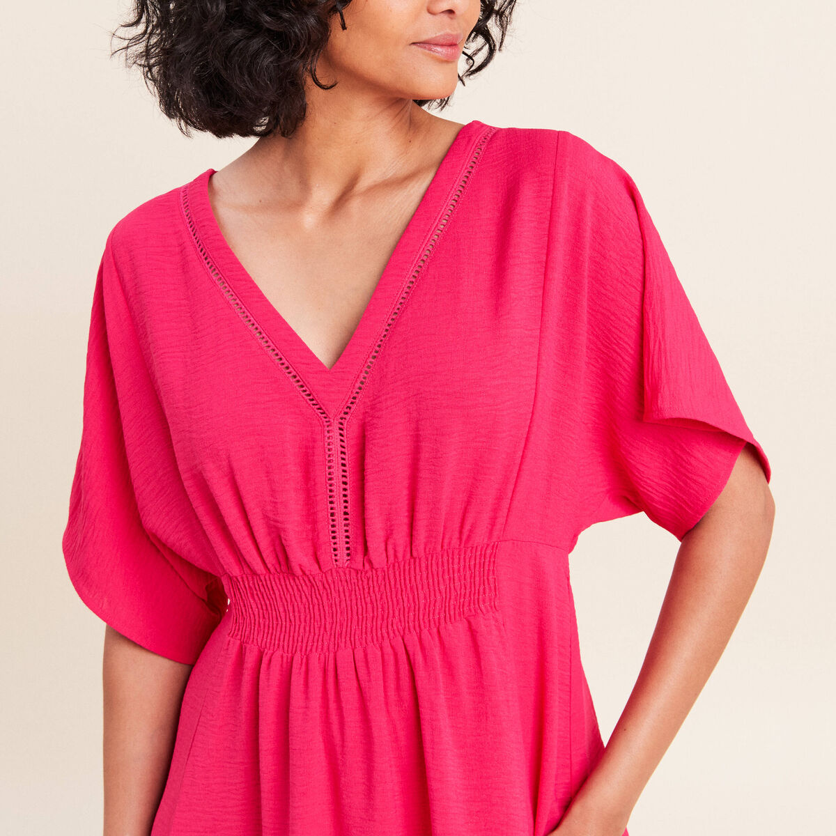 Robe longue &eacute;vas&eacute;e col v manches coudes rose fushia femme