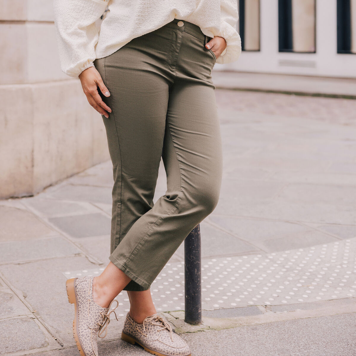 Pantalon magique Le L&eacute;ger coupe droite vert kaki femme